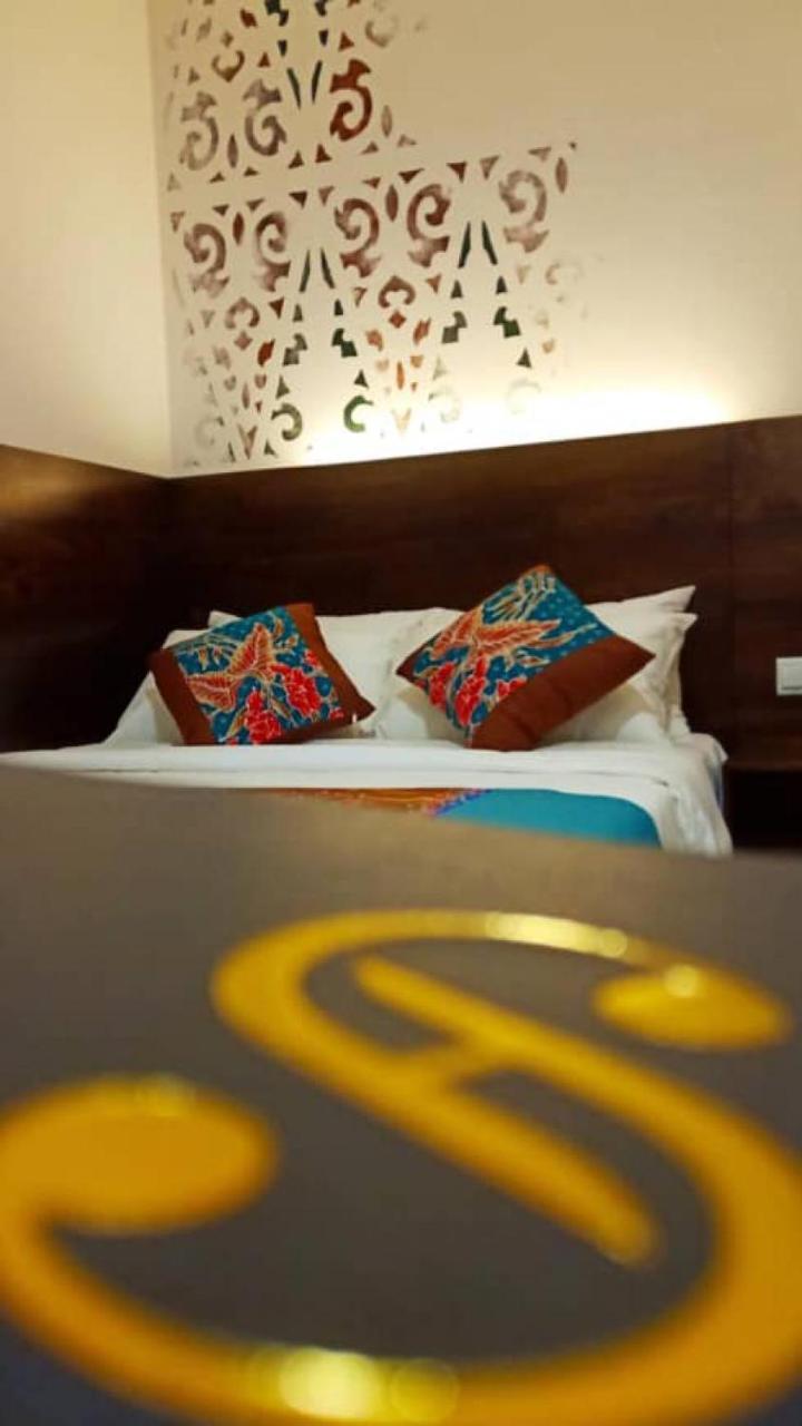 Serapi Hotel Kuching Ngoại thất bức ảnh