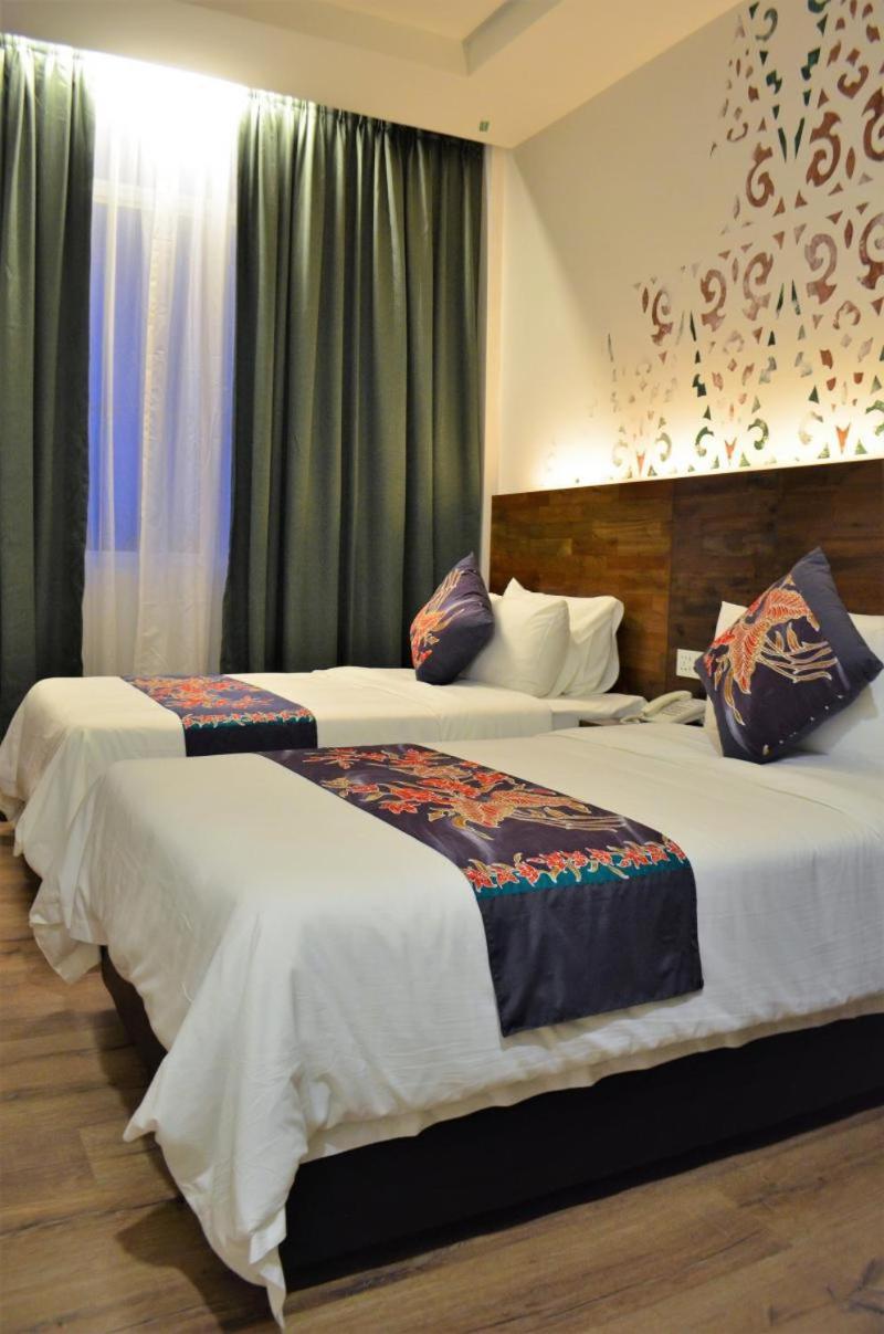 Serapi Hotel Kuching Ngoại thất bức ảnh