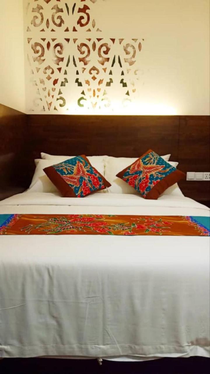 Serapi Hotel Kuching Ngoại thất bức ảnh