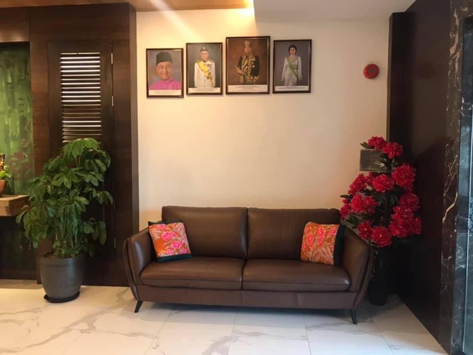 Serapi Hotel Kuching Ngoại thất bức ảnh